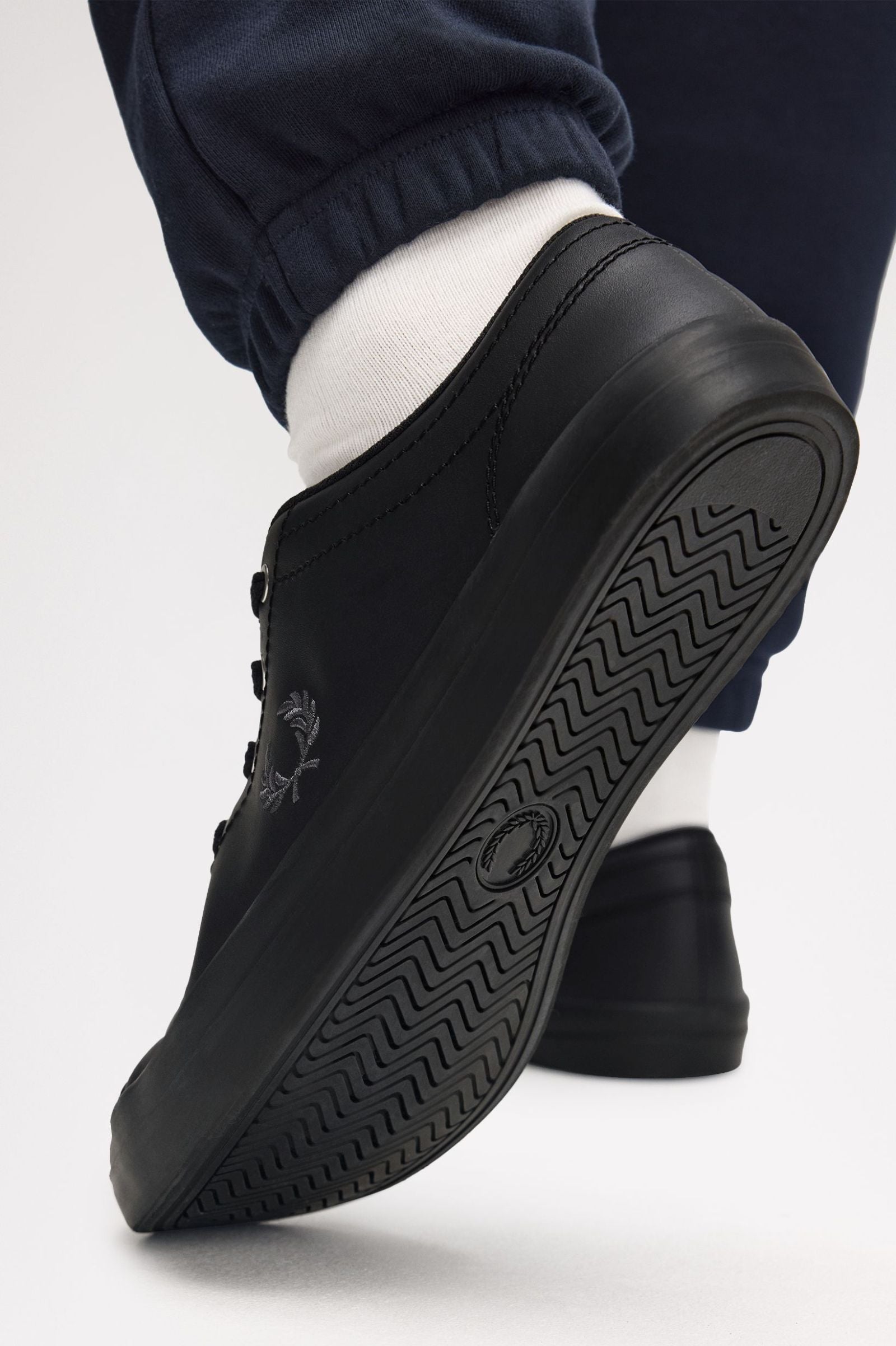 Fred Perry Baseline Leather B1306 Black