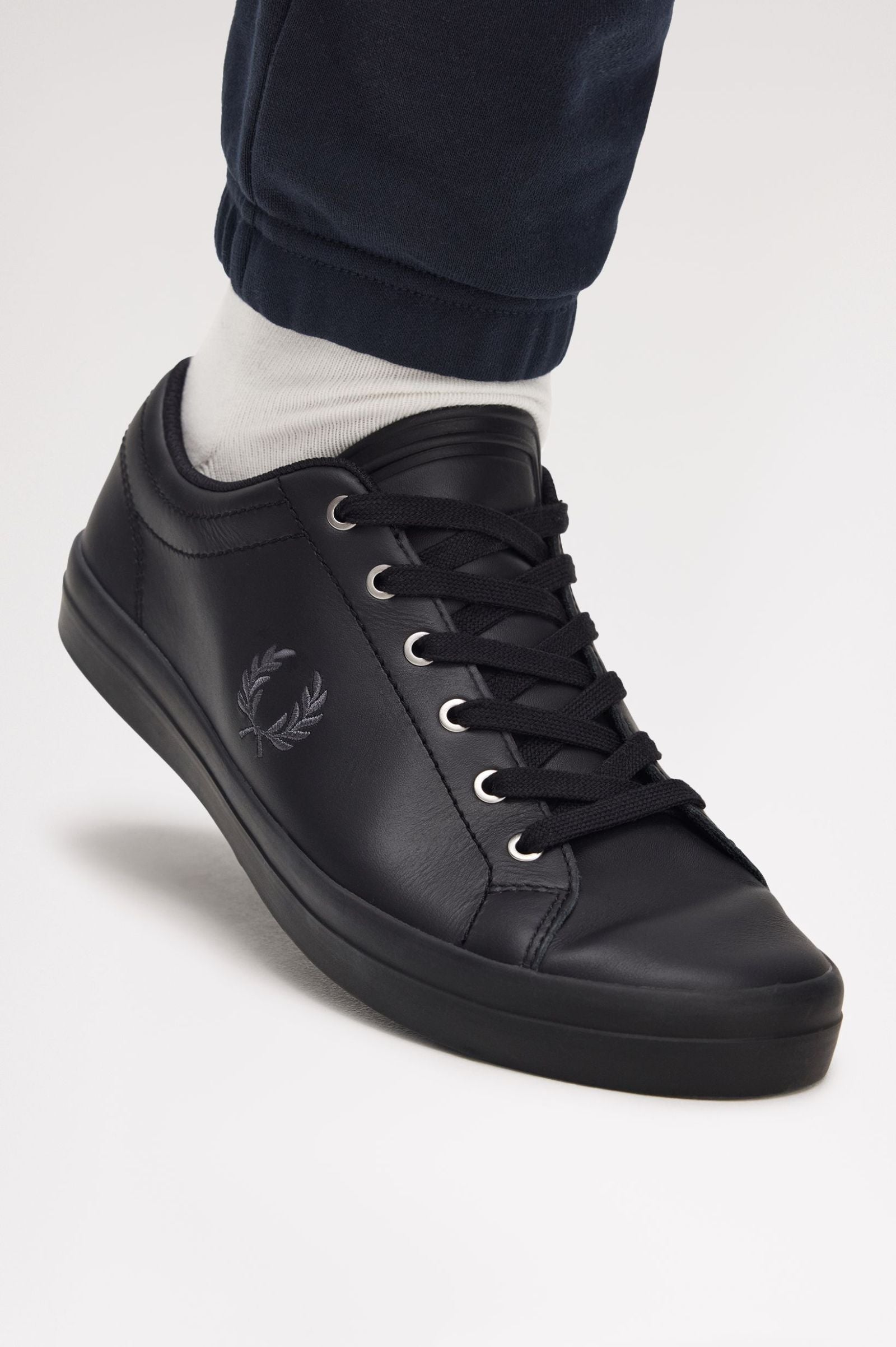 Fred Perry Baseline Leather B1306 Black