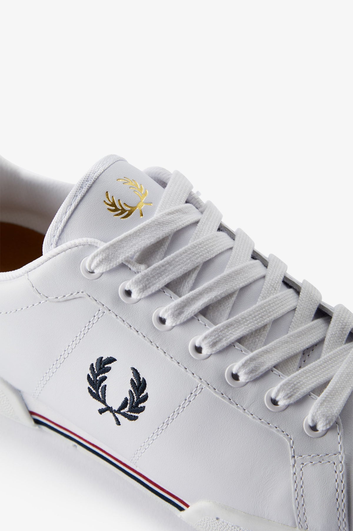 Fred Perry B722 Leather B6311 White / Navy