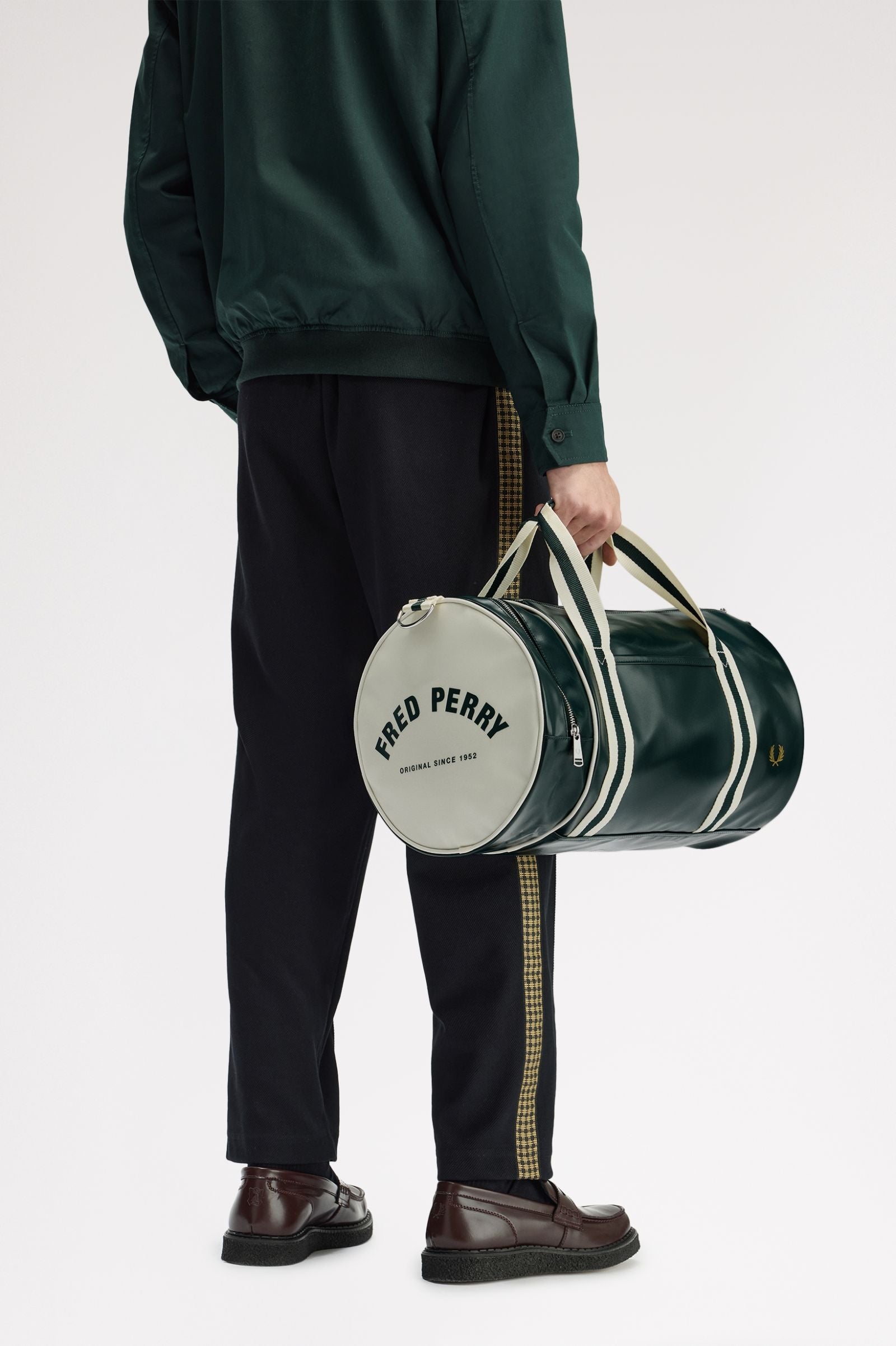 Fred Perry Classic Barrel Bag Grassroots / Ecru